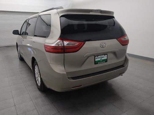 2017 Toyota Sienna XLE