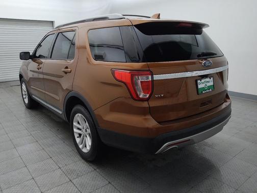 Red 2017 Ford Explorer XLT