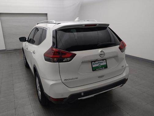 White 2019 Nissan Rogue SV
