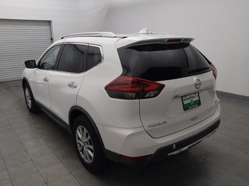 White 2019 Nissan Rogue SV