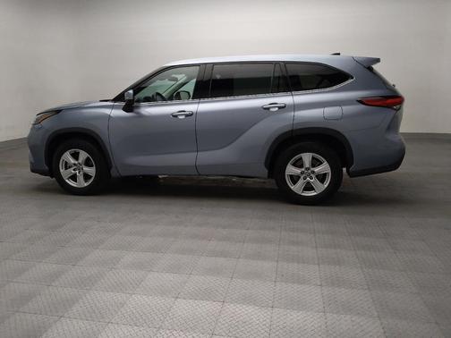 Silver 2022 Toyota Highlander LE