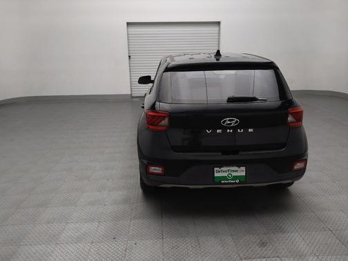 Black Noir Pearl 2022 Hyundai VENUE SE