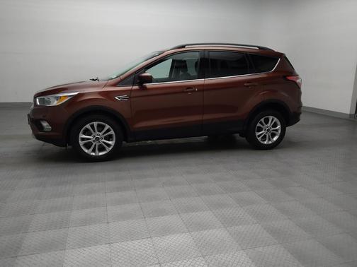 Red 2018 Ford Escape SE