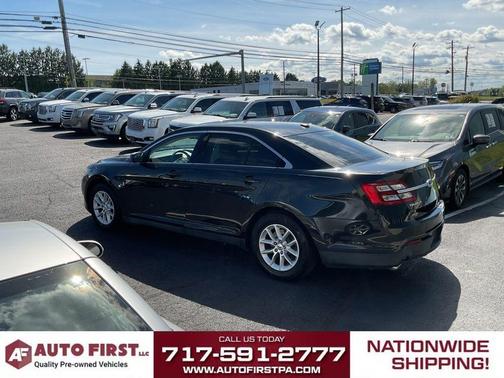 Tuxedo Black Metallic 2013 Ford Taurus SE