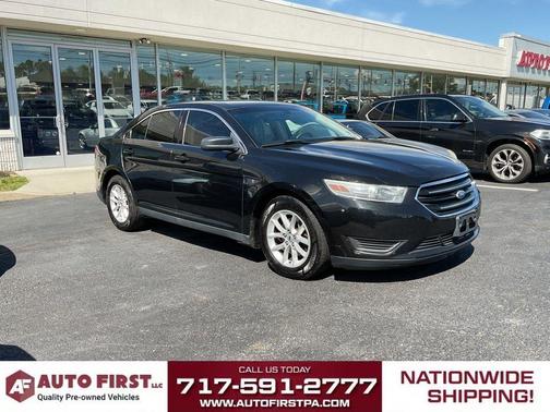Tuxedo Black Metallic 2013 Ford Taurus SE