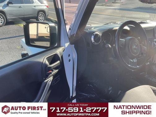 Bright White Clearcoat 2018 Jeep Wrangler JK Unlimited Sahara