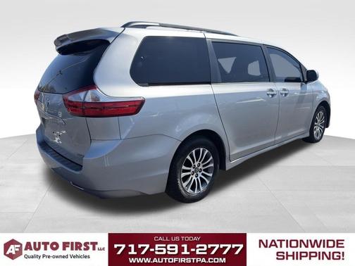 Silver Sky Metallic 2018 Toyota Sienna XLE
