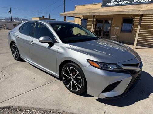 2020 Toyota Camry SE
