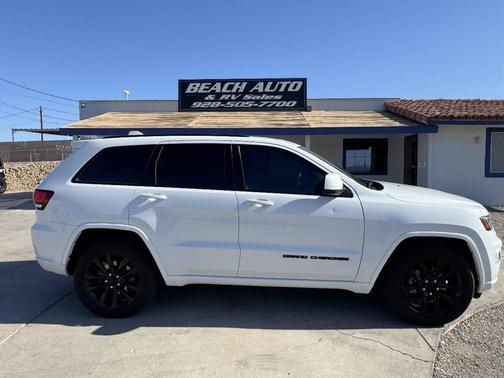 Bright White Clearcoat 2017 Jeep Grand Cherokee Altitude