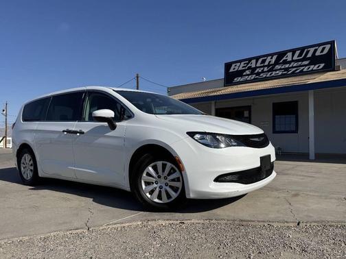 Bright White Clearcoat 2021 Chrysler Voyager L