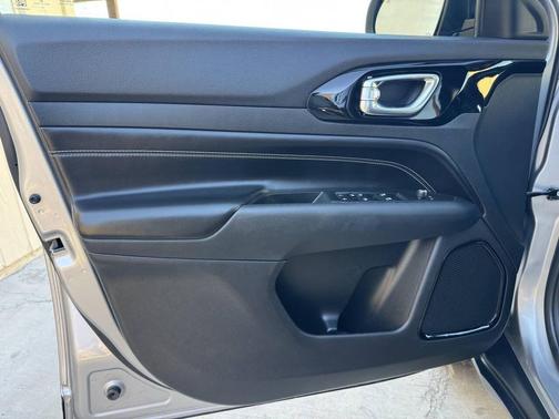 Billet Silver Metallic Clearcoat 2022 Jeep Compass Latitude
