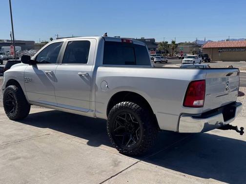 Bright Silver Metallic Clearcoat 2019 RAM 1500 SLT