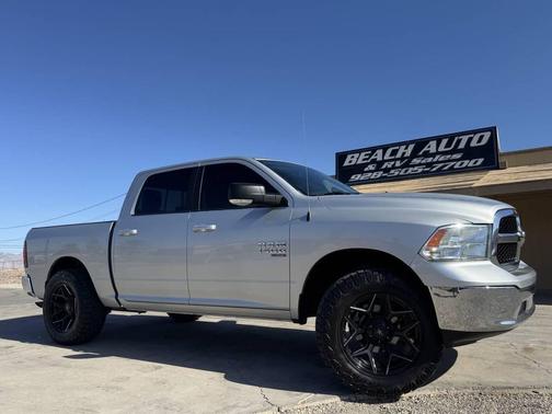 Bright Silver Metallic Clearcoat 2019 RAM 1500 SLT