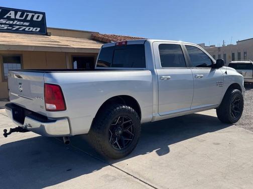 Bright Silver Metallic Clearcoat 2019 RAM 1500 SLT