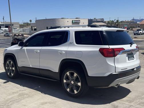 White 2017 GMC Acadia SLT-2