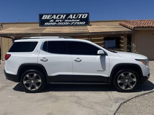 White 2017 GMC Acadia SLT-2