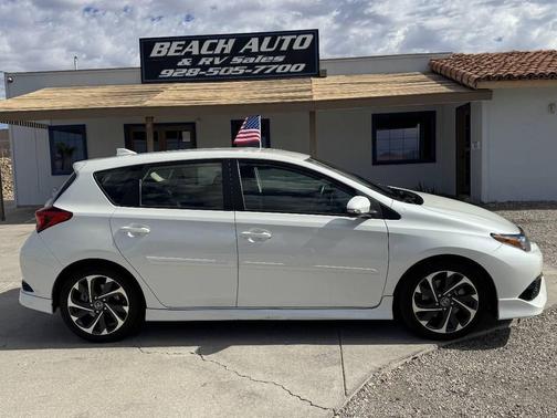 Blizzard Pearl 2017 Toyota Corolla iM Base