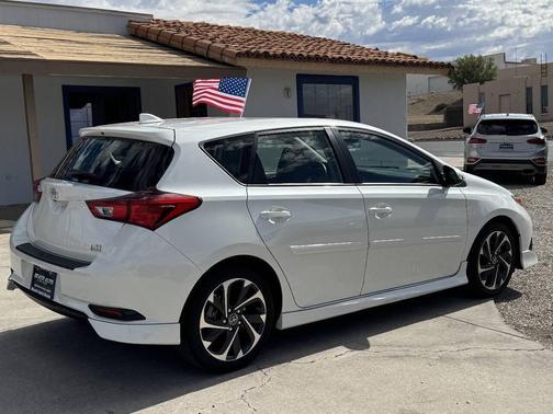 Blizzard Pearl 2017 Toyota Corolla iM Base