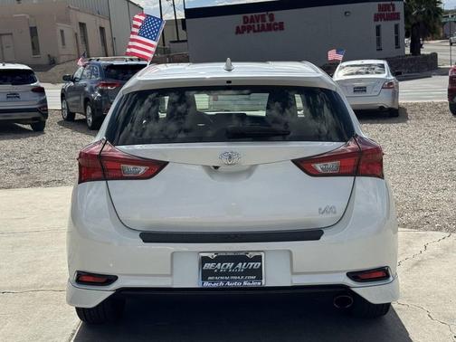 Blizzard Pearl 2017 Toyota Corolla iM Base