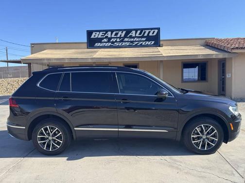 Deep Black Pearl Metallic 2018 Volkswagen Tiguan 2.0T SE