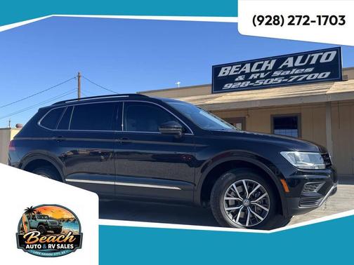 Deep Black Pearl Metallic 2018 Volkswagen Tiguan 2.0T SE