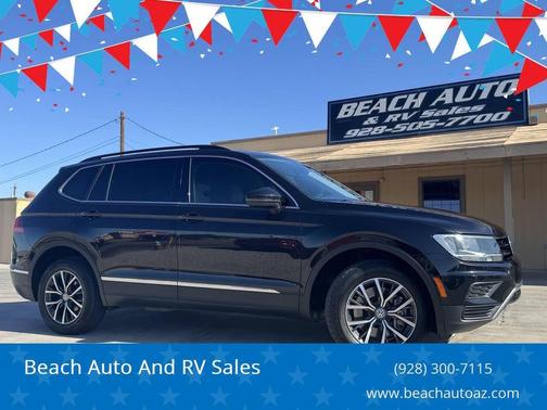 Deep Black Pearl Metallic 2018 Volkswagen Tiguan 2.0T SE