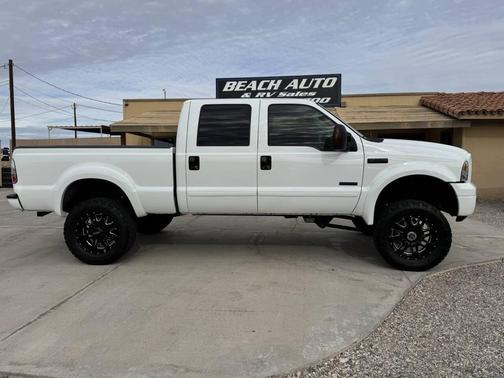 2005 Ford F-250 XLT Crew Cab