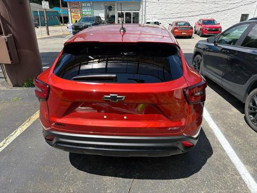 Cayenne Orange Metallic 2024 Chevrolet Trax FWD 1RS