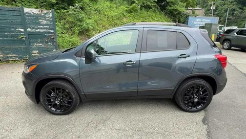 Shadow Gray Metallic 2022 Chevrolet Trax LT