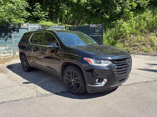 Mosaic Black Metallic 2018 Chevrolet Traverse LT Leather