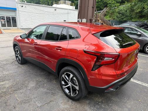 Cayenne Orange Metallic 2024 Chevrolet Trax FWD 1RS