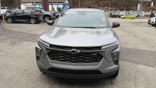 Sterling Gray Metallic 2025 Chevrolet Trax FWD 2RS