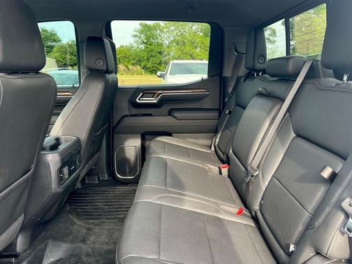 Summit White 2022 Chevrolet Silverado 1500 LT Trail Boss