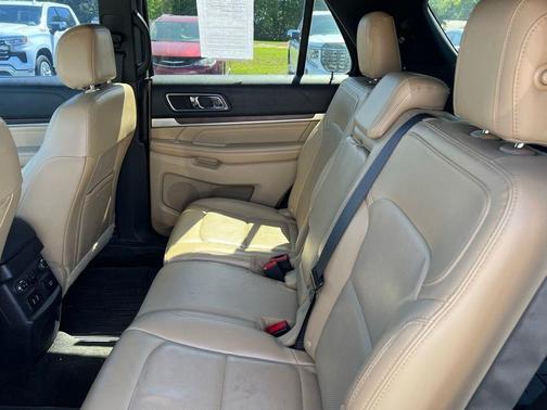White Platinum Clearcoat Metallic 2017 Ford Explorer Limited