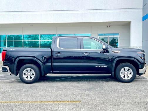 2024 GMC Sierra 1500 SLE