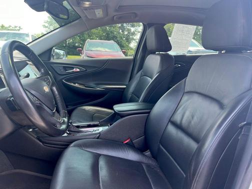 Summit White 2022 Chevrolet Malibu Premier