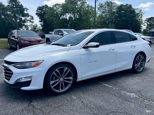 Summit White 2022 Chevrolet Malibu Premier