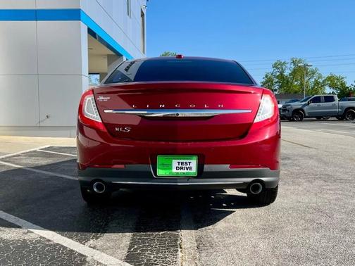 2015 Lincoln MKS Base
