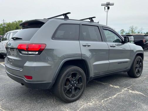 Sting Gray Clearcoat 2019 Jeep Grand Cherokee Laredo