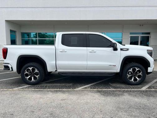 Summit White 2025 GMC Sierra 1500 AT4