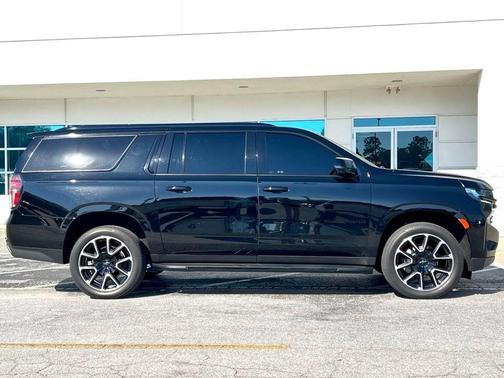 2023 Chevrolet Suburban RST