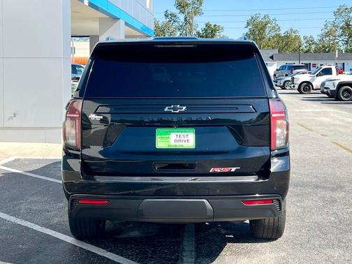 2023 Chevrolet Suburban RST