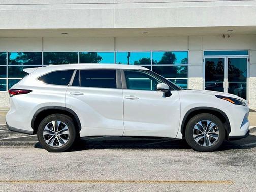2024 Toyota Highlander XLE
