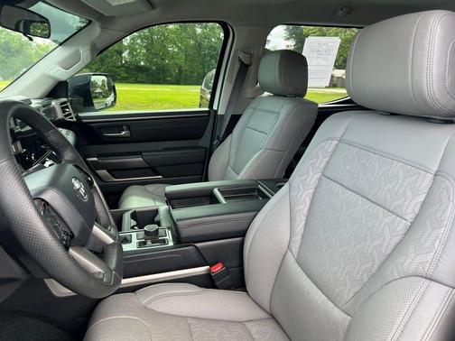 Ice 2024 Toyota Tundra SR5