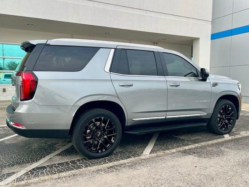 2025 GMC Yukon Elevation