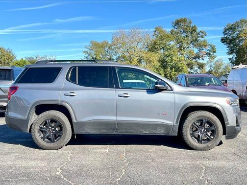 2022 GMC Acadia AT4