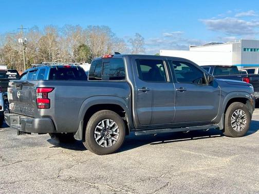 2024 Nissan Frontier SL