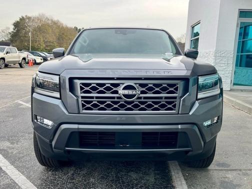 2024 Nissan Frontier SL