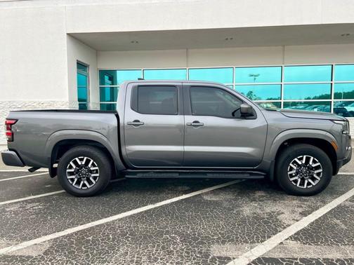 2024 Nissan Frontier SL