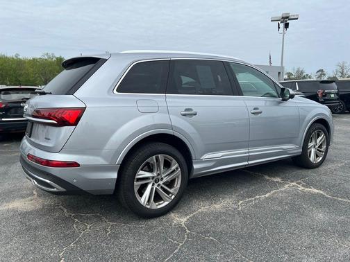 2022 Audi Q7 55 Premium Plus